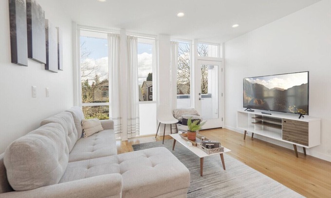 High Point House | Modern West Seattle 1BR, Rooftop + Walk to Beach