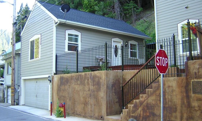 Downieville House | Modern Yet Historic Downie Quarters with Riverview