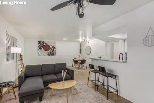 Devonshire Estates Apartment | Modern2brapartmentkingbedpoolwifiwdac