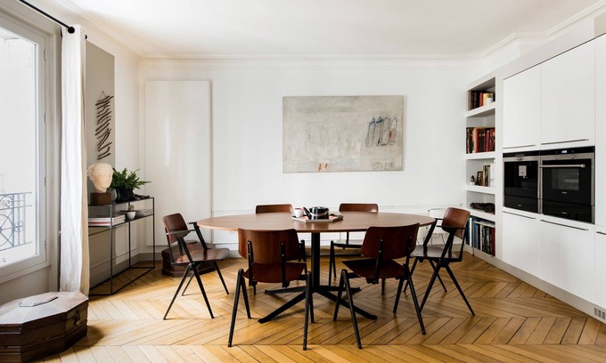 Quartier de l'Ecole-Militaire Apartment | Moderne Flat in Historic Architecture Building