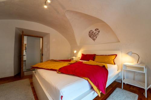 Guarda Apartment | Moderne helle Ferienwohnung 1-6 Pers - Chasa32 in Guarda