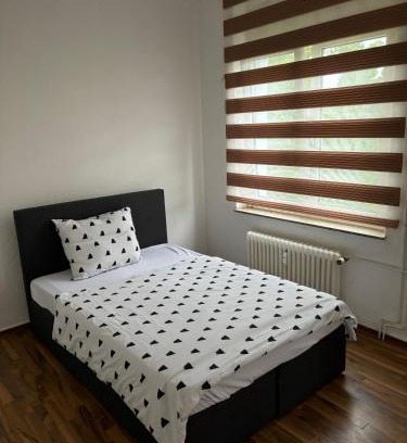 Dorstfelder Brucke House | Moderne WG WohngemeinschaftZimmer Wohnung im Stadtzentrum mit idyllischem Garten hinter dem Haus der perfekte Rückzugsort für entspannte Stunden im Ferein