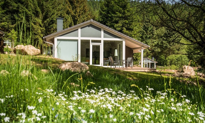 Ruhla House | Modernes Ferienhaus mit Sauna, Kamin, Fußbodenheizung, Schwimmbad