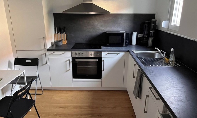 Rheinstetten Apartment | Modernes Studio-apartment mit Arbeitsplatz