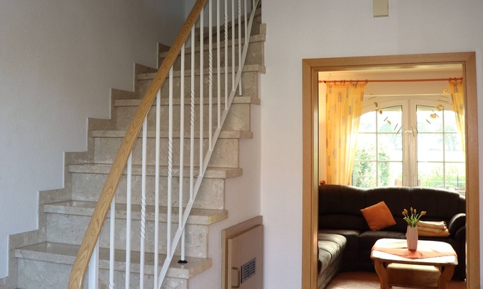 Westerbur House | Modernes und Gemütliches Komforthaus mit Überdachter Terrasse und Eingezäuntem G