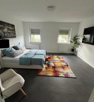 Villingen-Schwenningen House | Modernes Zimmer am Campus 1 mit Gemeinschaftsbad