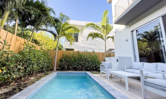 Southwest Coconut Grove House | Modernista 2, Townhome with Pool by Coconut Grove