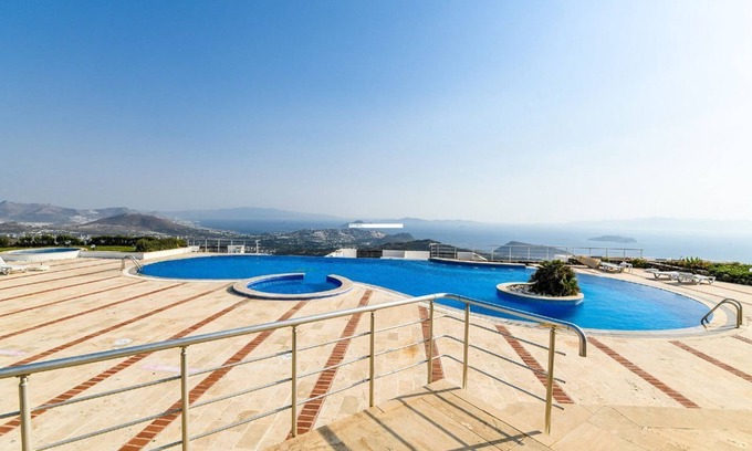 Mentese Apartment | Modernly Designed 2BR Villa W/ Communal Pool & Balcony Bodrum Apartment 1005