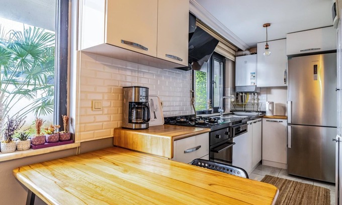 Maltepe Apartment | Modernly Designed Flat Near Metro in Maltepe