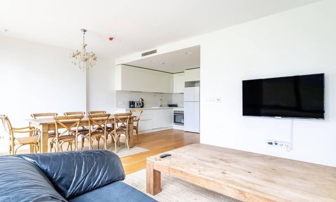 Kadikoy Apartment | Modernly Designed Spacious Flat Near Kadikoy