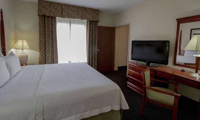 Midwest City RV Rental | Modernly Designed Rm near Newey Shopping Center!