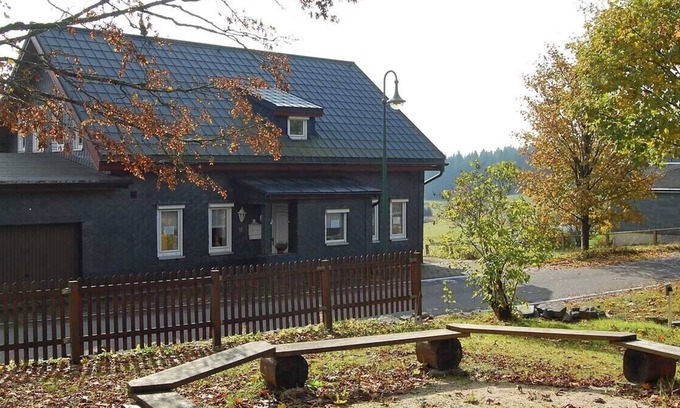 Friedrichshoehe Apartment | Modernly furnished holiday home (120sqm) with garden and terrace