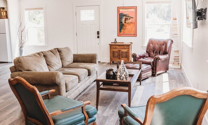 Adelaida House | 'Moe's Cabin' in the heart of Adelaida wine country