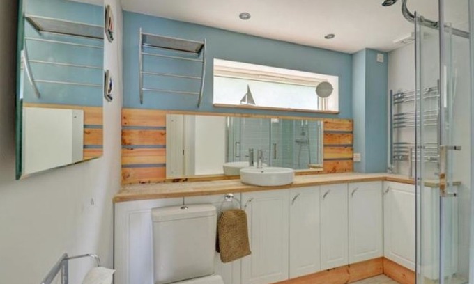 Fowey Cottage | Mole’s House - Bodinnick Stunning 3 bedroom home, sunny deck, river views
