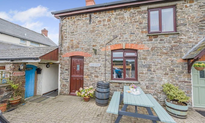 Stibb House | Moles Burrow - Two Bedroom House, Sleeps 4