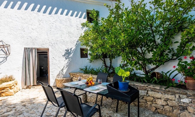 Algarinejo Villa | Molino Los Justos - Casa Vieja Algarinejo by Ruralidays