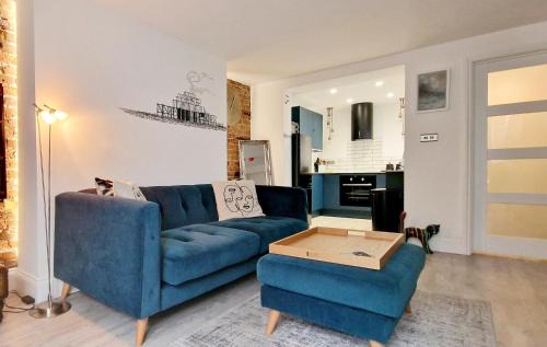 Seafront Apartment | Molly Marine - Bespoke 2 Bedroom Courtyard Apartment - 1 Minute From Brighton Pier