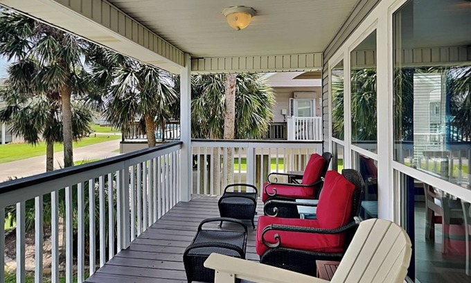 Pirates Beach House | Molly's Dune | Spacious, Near Beach