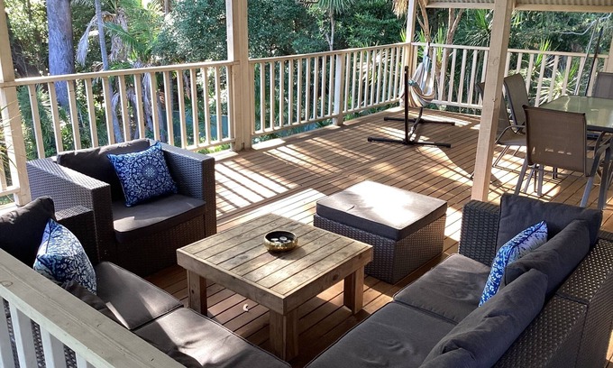 Mollymook Beach House | Mollybeen, Fantastic location. 5 min flat walk to beach, shops & Mollymook Bowlo