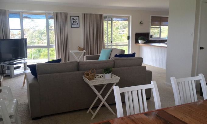 Mollymook House | MOLLYMOOK GOLF & SURF HOUSE @ Mollymook Beach