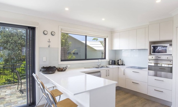 Narrawallee House | Mollymook Retreat in Narrawallee