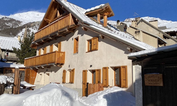 Monetier-les-Bains Apartment | Monêtier-les-Bains center, ground floor, 3 separate bedrooms, private garden