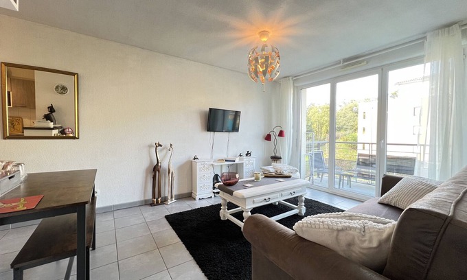 Colomiers Apartment | Mon Cocon Occitan - 2p - Wifi/Parking