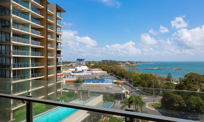 Redcliffe Apartment | MON KOMO LUXURY APARTMENT IN HEART OF REDCLIFFE BEACH FRONT