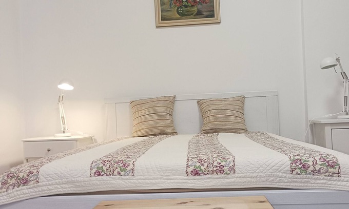 Old Town Apartment | Mona Lisa Apartment, la Place Magic