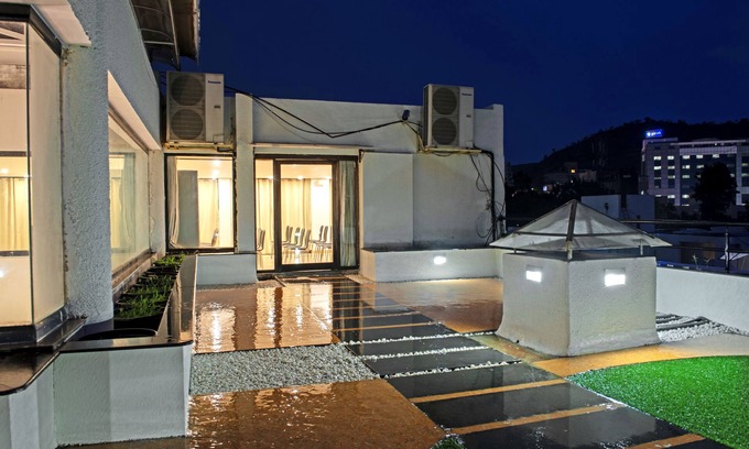 Aundh Hotel | Monarch Montvert, Baner Pune