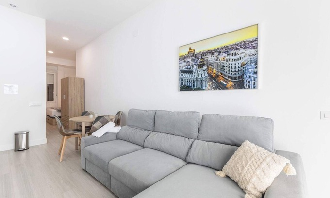 Gaztambide Apartment | Moncloa apartment with optional parking