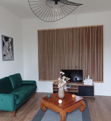 Condom Apartment | Monette