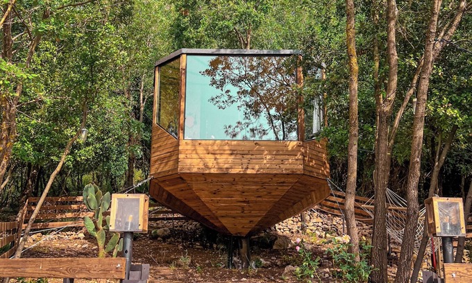 Kfardebian House | MONKEY MANSION - Luxurious treehouse with outdoor hot tub