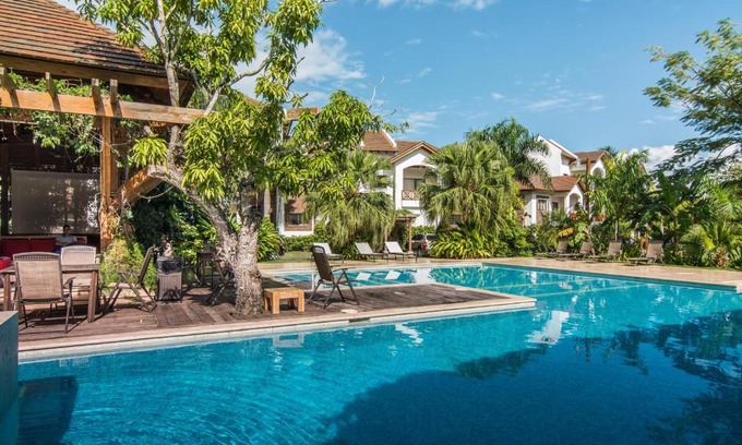 La Iglesia Apartment | Monserrat Residences
