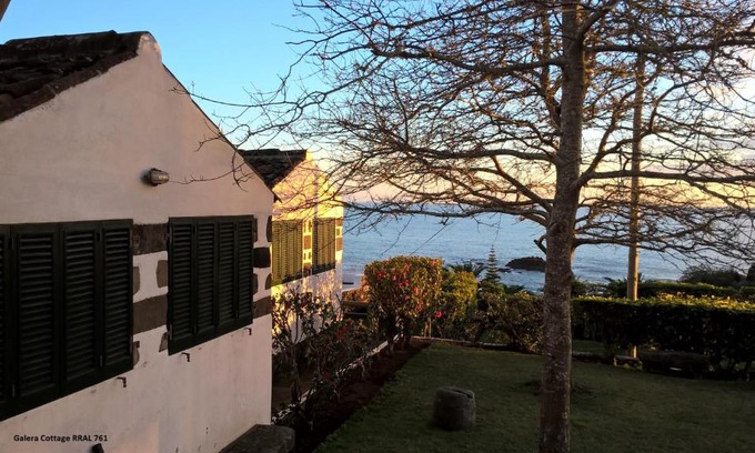 Caloura House | Monserrate - Galera Cottage