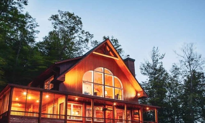 Les Pays-d'en-Haut Regional County Municipality Ski Chalet | Montagnard des Pays-d'en-Haut | Spa & Outdoor Pool