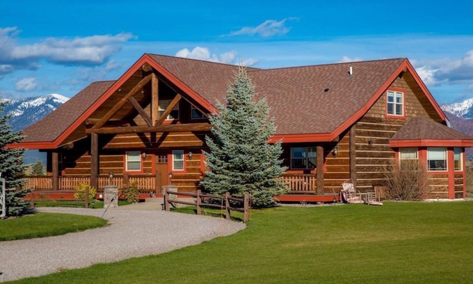 Kalispell House | Montana Dreams Getaway - The Lodge