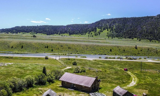 Cameron Cabin | Montana Hideaway on the Madison River