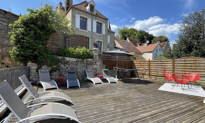 Montbard House | Montbard 3 Logements Pour Groupe 15 Personnes Maxi