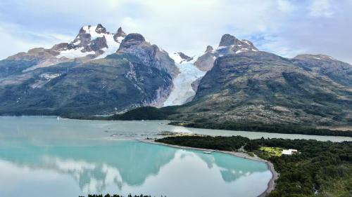 Puerto Natales Hotel | Monte Balmaceda Lodge & Glaciers