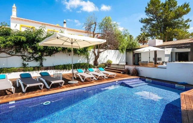 Sao Bartolomeu de Messines Villa | Monte Boi Villa, Sleeps 8 with Pool and WiFi