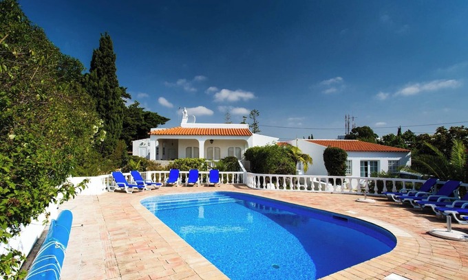 Carvoeiro Villa | Montenegro Superbly Located Family Vila With Game Room & Pool