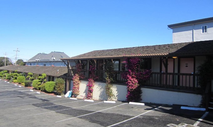 North Fremont Street Hotel | Monterey Fairgrounds Inn