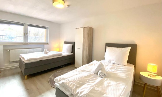 Aschersleben Apartment | Monteur-Unterkunft, Apartment bis 4 Personen, Balkon, Grill, Smart-TV, NETFLIX, Küche