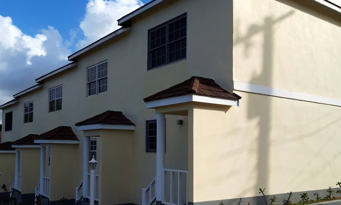 Maidstone House | MonteVista, 2BR 2.5BT Townhouse in Mandeville