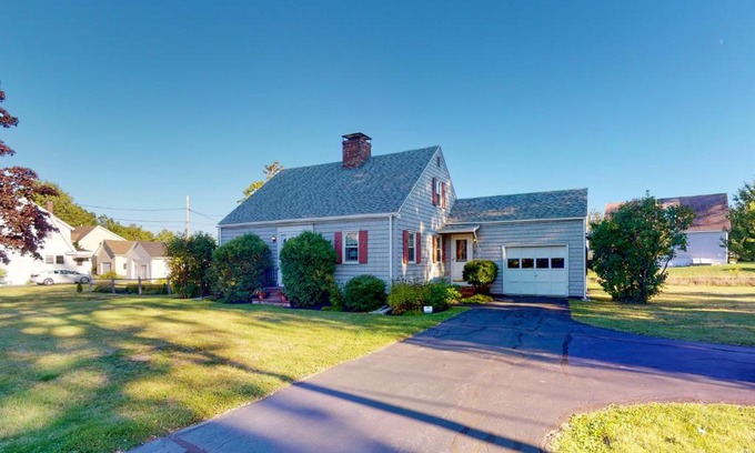 Rockland House | Montgomery Cottage