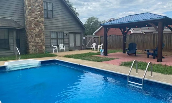 Gunter Afs House | Montgomery Hidden Haven W/Pool Wi-Fi Roku TVs Great Neighborhood