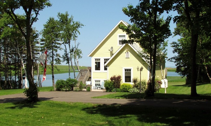 French River Villa | Montgomerys Shining Waters Chalet