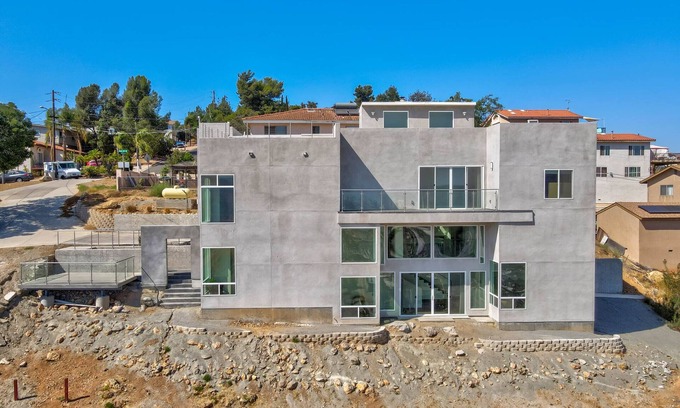 La Presa House | MONTH TO MONTH Amazing Views NEW Luxury 5 Bed 4.5 Bath Modern Home