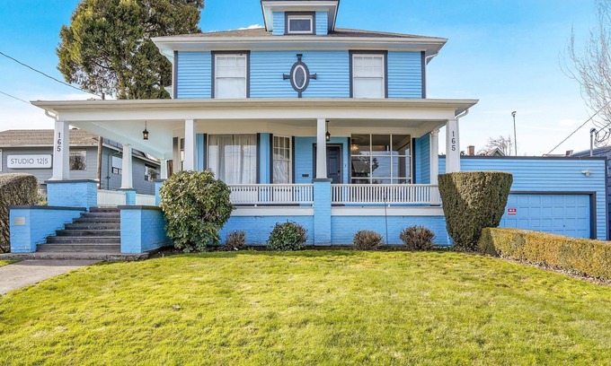 Northeast Neighbors House | Month to Month Blue Haven Historical Home Downtown Salem Oregon